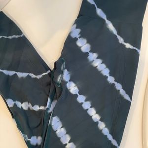 Tory Burch HIGH-RISE SEAMLESS TIE-DYE 7/8 LEGGINGS, Size Medium